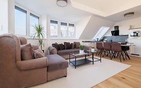 Symphony Apartments 40 - Modern Loft With Terrace And Grill In Central Location